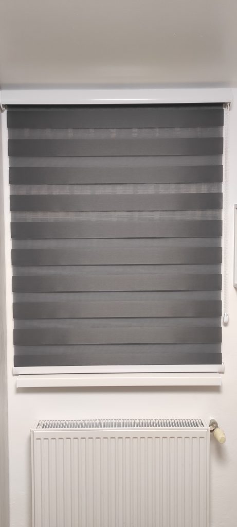 Roletka deň/noc na okne